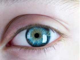 Científicos desarrollan un láser capaz de convertir ojos marrones en azules 1