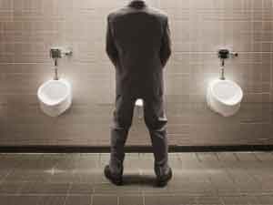 Hombres serán multados en China si utilizan mal los urinarios 31